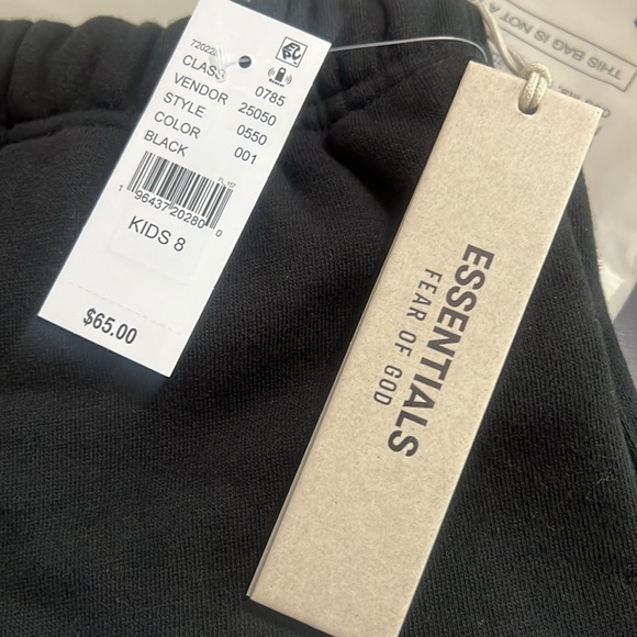 Kids black essentials shorts - Picture 3 of 6